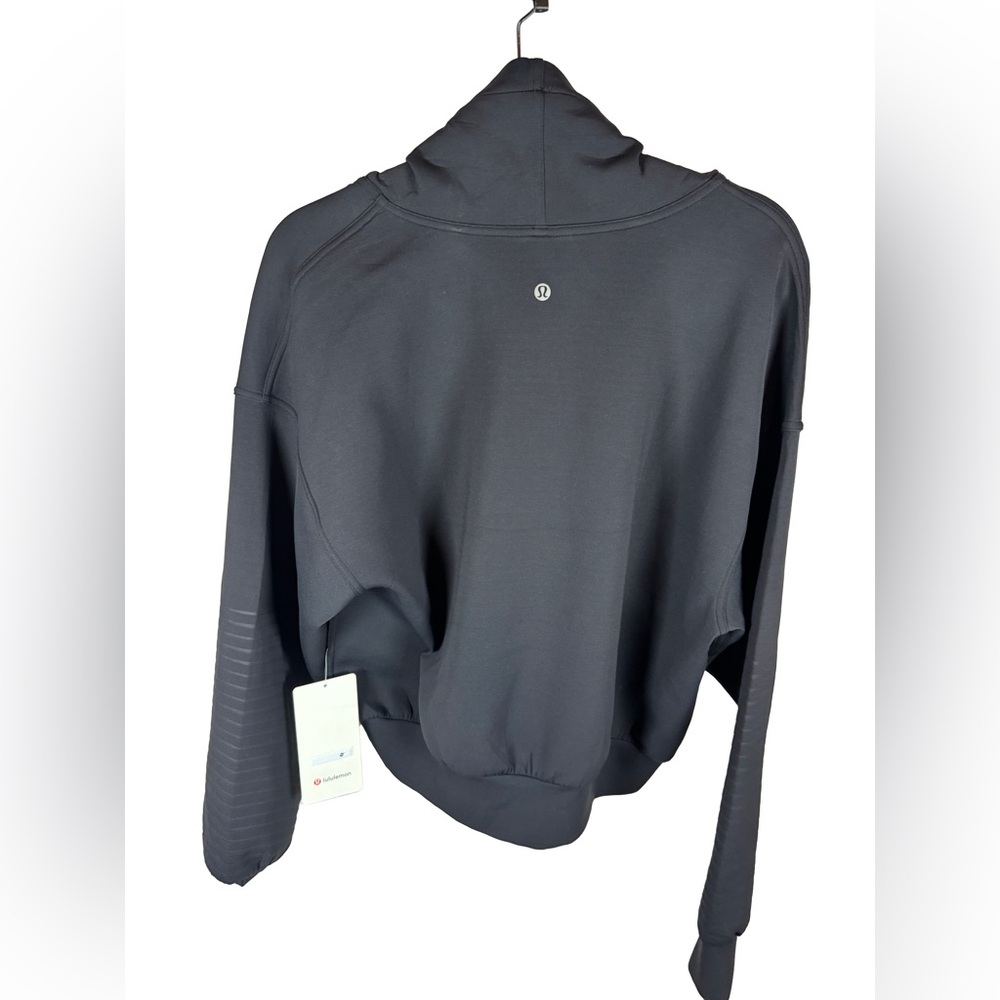 Lululemon Full Flourish Pull Over BRAND NEW NEVER WORN